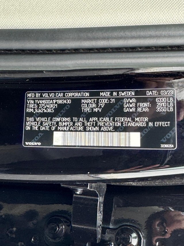 Volvo XC90 Recharge Plug-In Hybrid Vehicle Full-screen Gallery Image 27