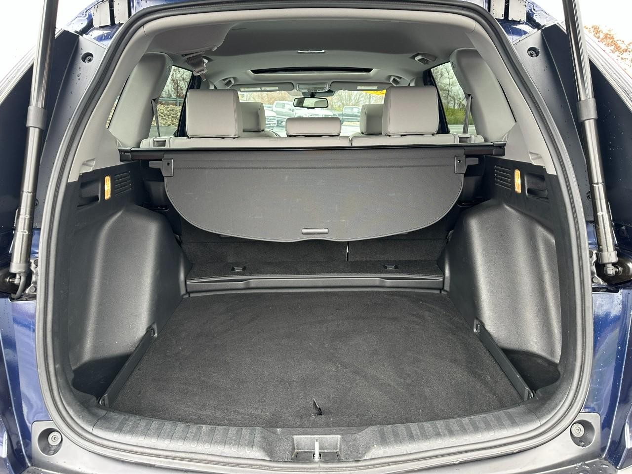 Honda CR-V Vehicle Full-screen Gallery Image 05