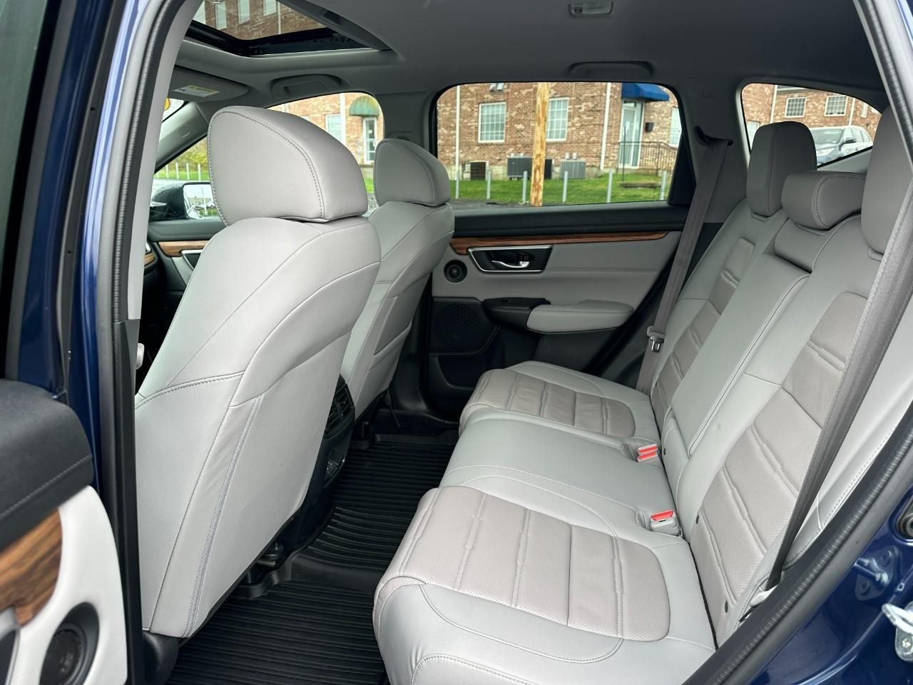 Honda CR-V Vehicle Full-screen Gallery Image 10