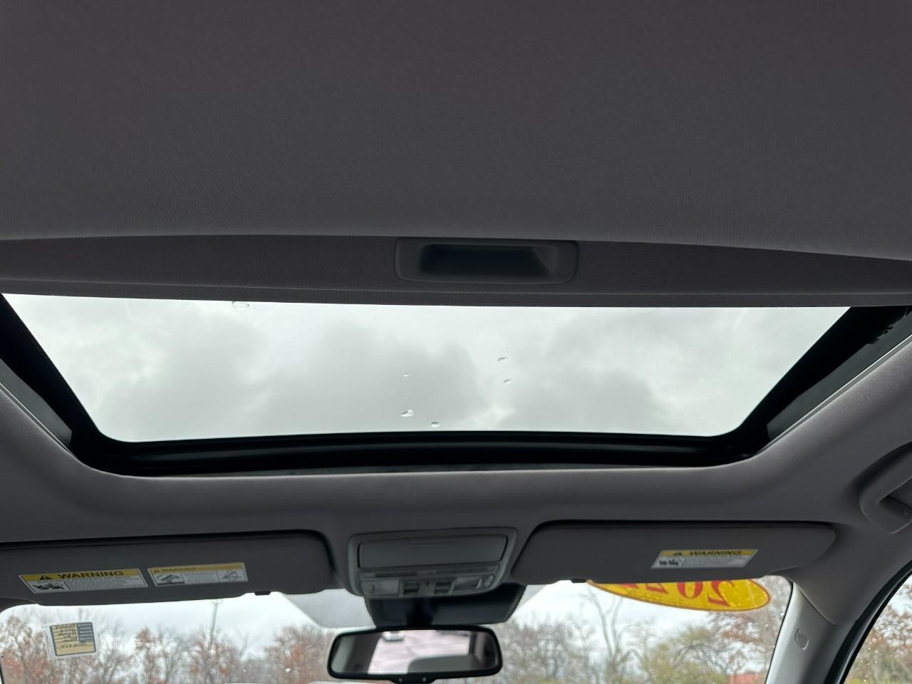 Honda CR-V Vehicle Full-screen Gallery Image 11