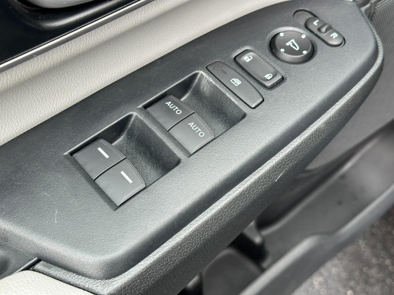 Honda CR-V Vehicle Full-screen Gallery Image 17