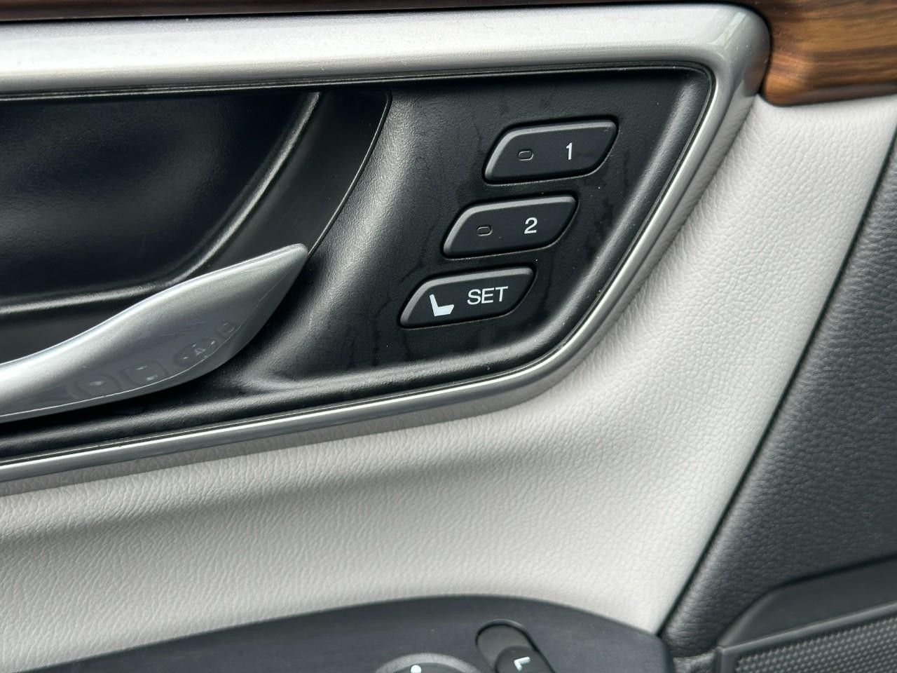 Honda CR-V Vehicle Full-screen Gallery Image 18