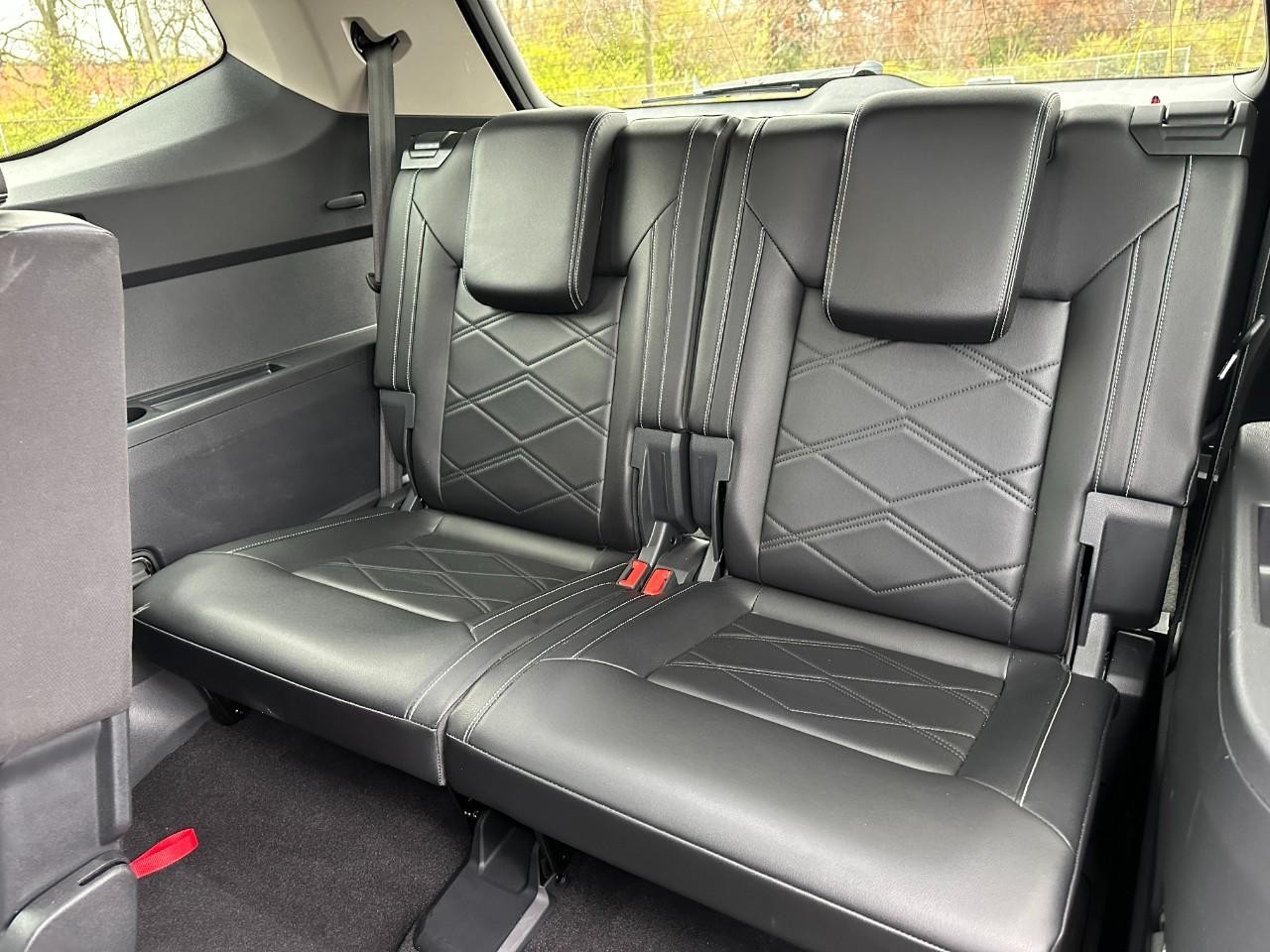 Volkswagen Atlas Vehicle Full-screen Gallery Image 11