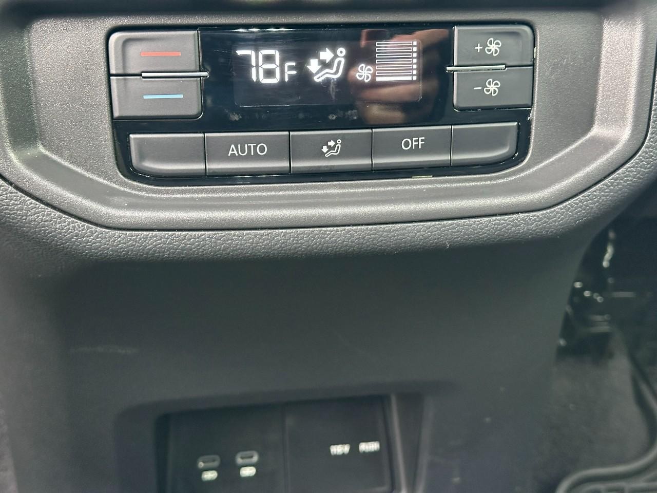 Volkswagen Atlas Vehicle Full-screen Gallery Image 12