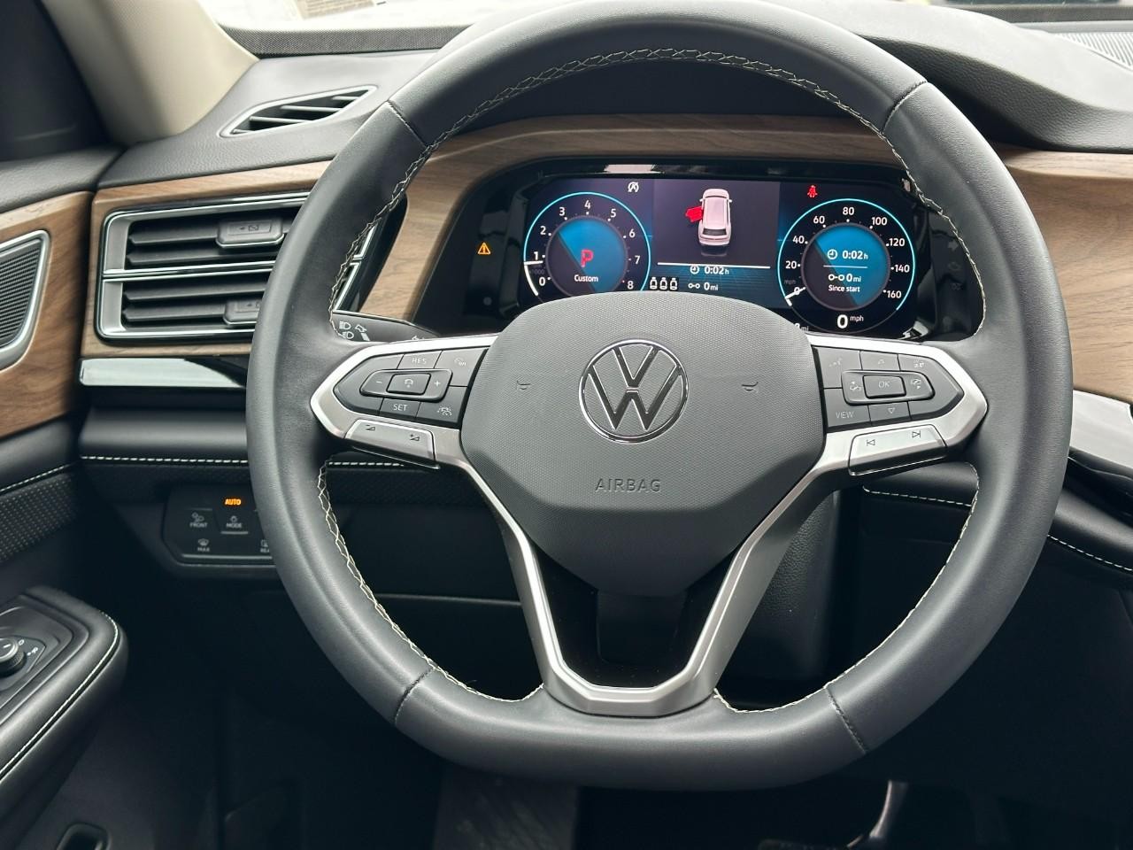 Volkswagen Atlas Vehicle Full-screen Gallery Image 14