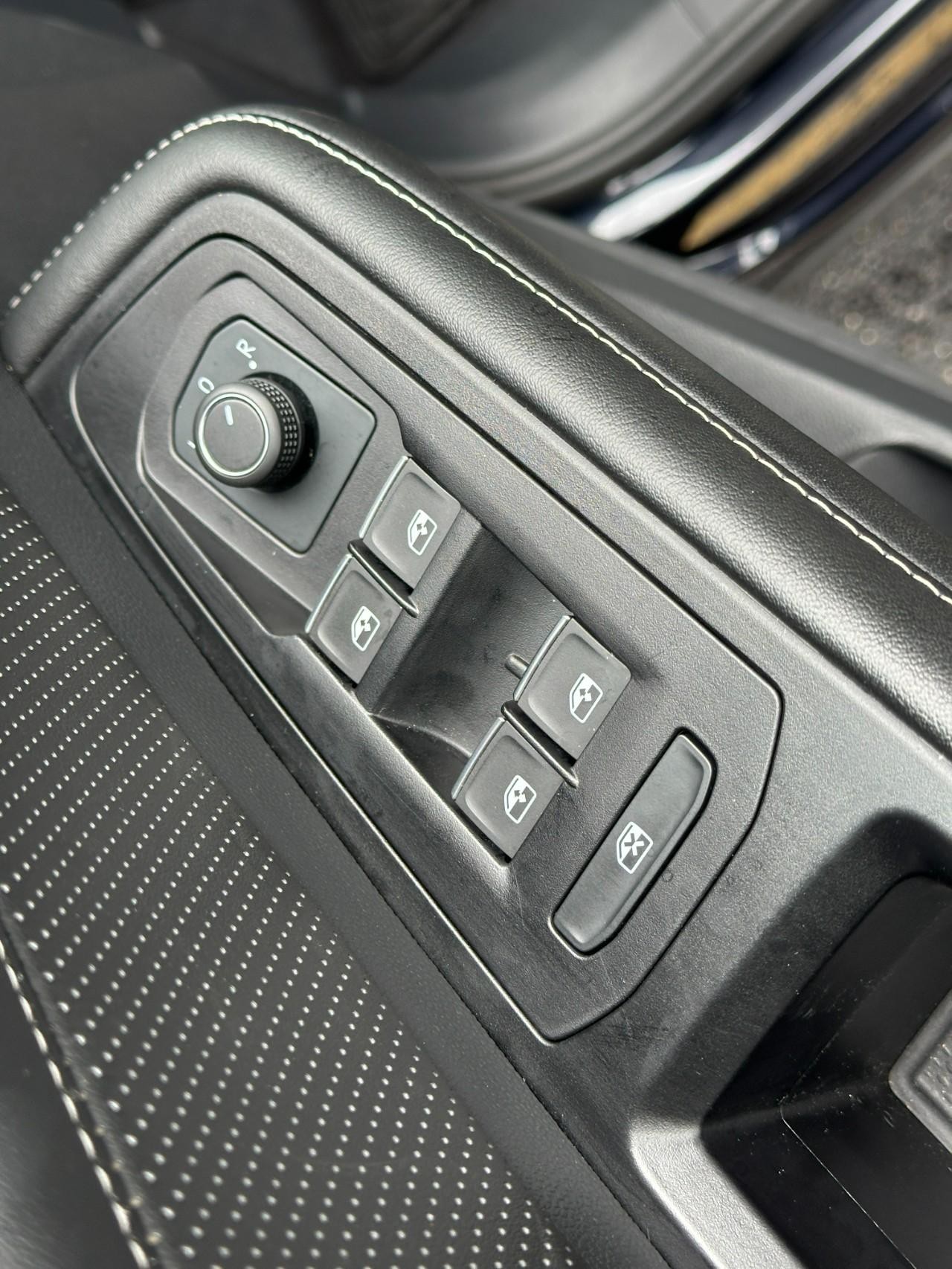 Volkswagen Atlas Vehicle Full-screen Gallery Image 18