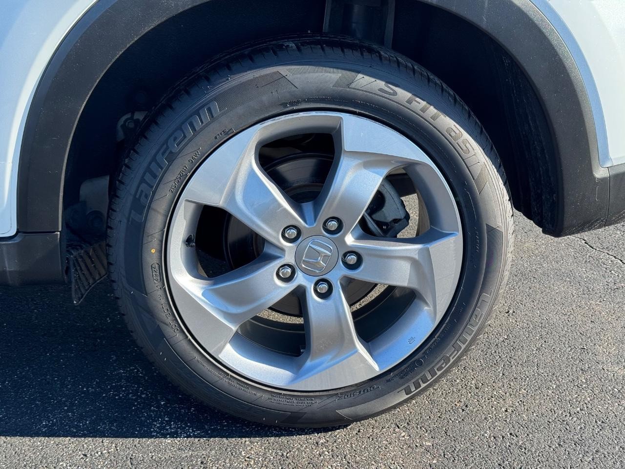 Honda HR-V Vehicle Full-screen Gallery Image 07