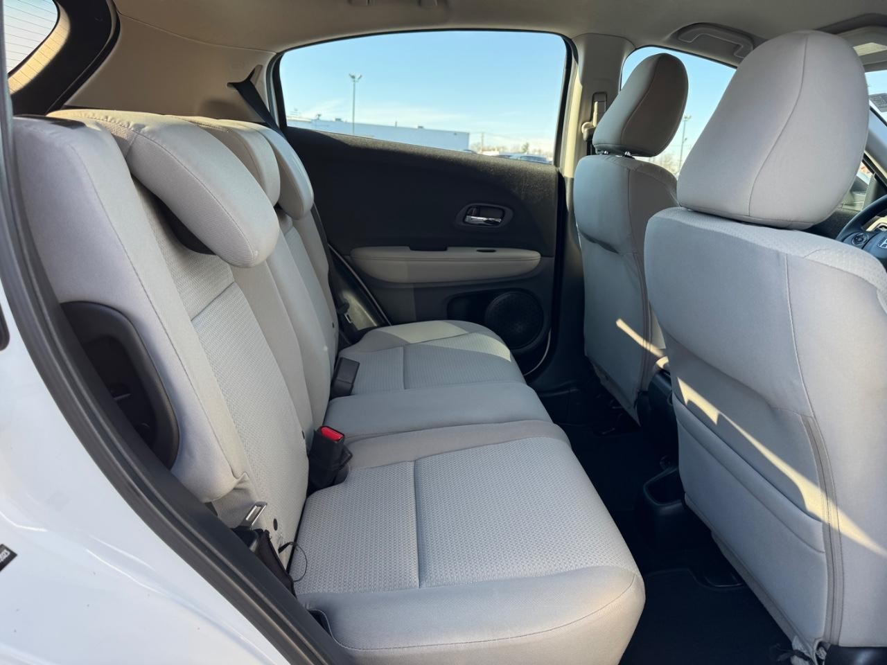 Honda HR-V Vehicle Full-screen Gallery Image 10