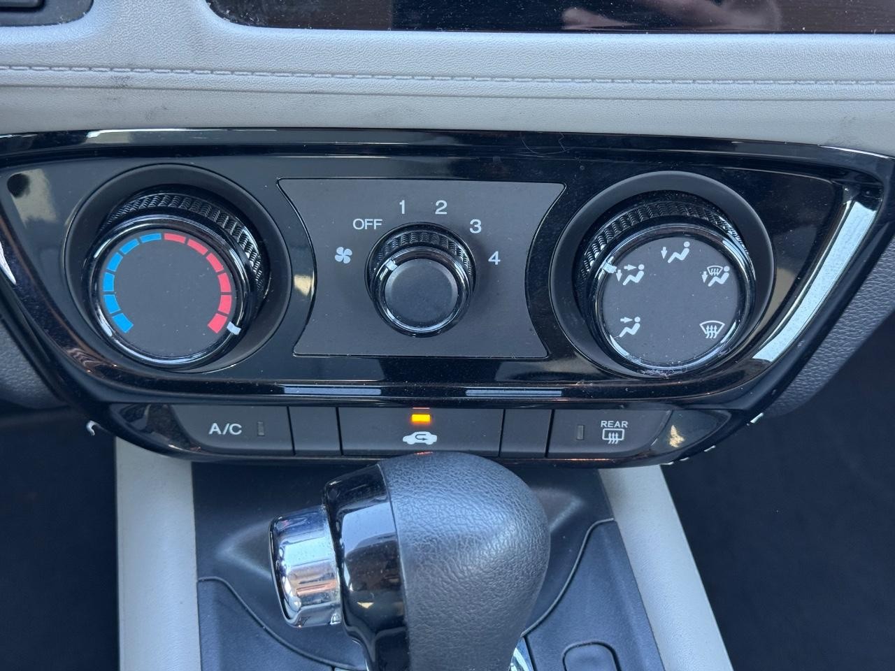 Honda HR-V Vehicle Full-screen Gallery Image 14