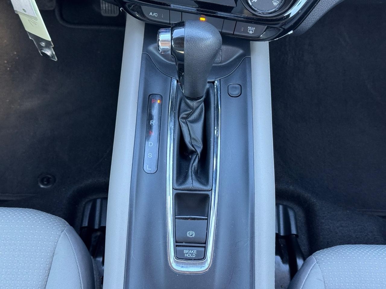 Honda HR-V Vehicle Full-screen Gallery Image 15