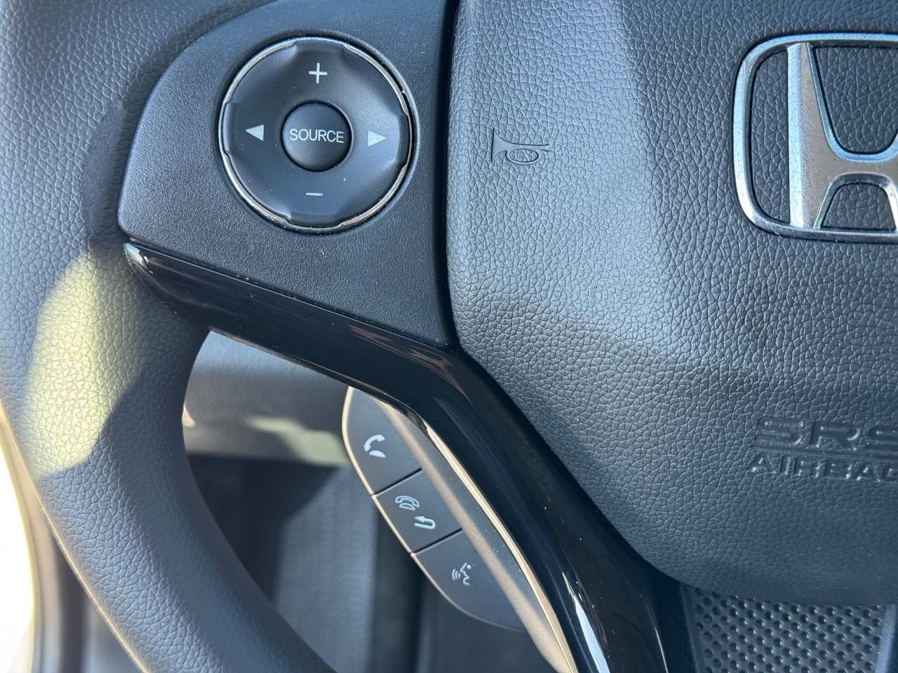 Honda HR-V Vehicle Full-screen Gallery Image 19