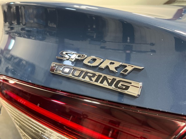 Honda Civic Sedan Hybrid Vehicle Full-screen Gallery Image 06