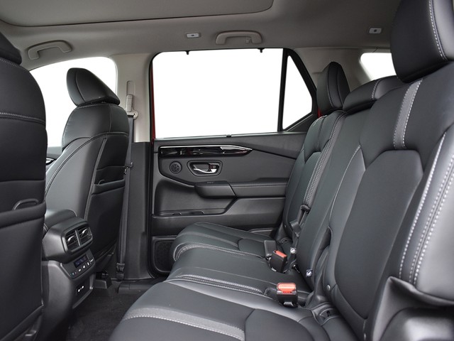 Honda Pilot Vehicle Full-screen Gallery Image 23