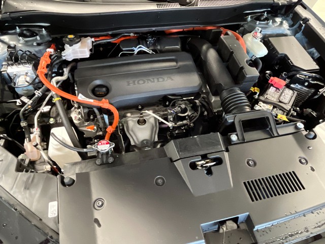 Honda CR-V Hybrid Vehicle Full-screen Gallery Image 12