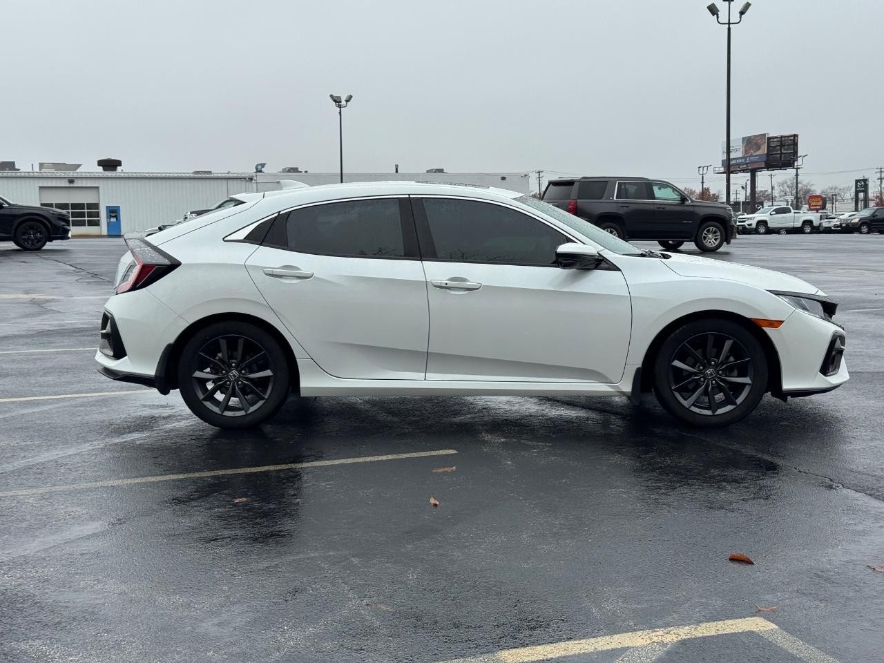 Honda Civic Hatchback Vehicle Full-screen Gallery Image 02