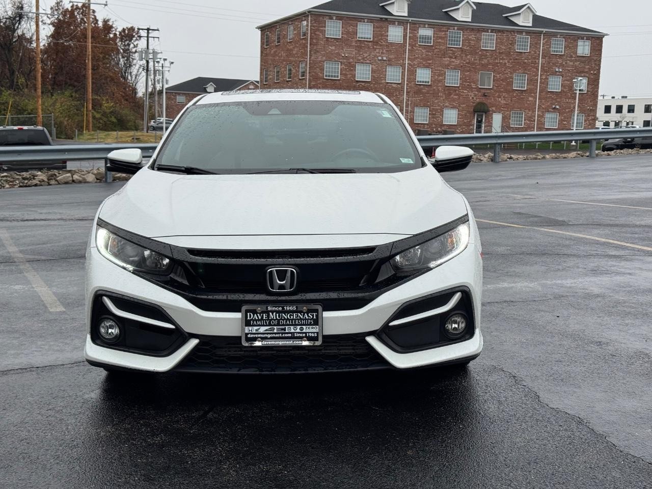 Honda Civic Hatchback Vehicle Full-screen Gallery Image 09