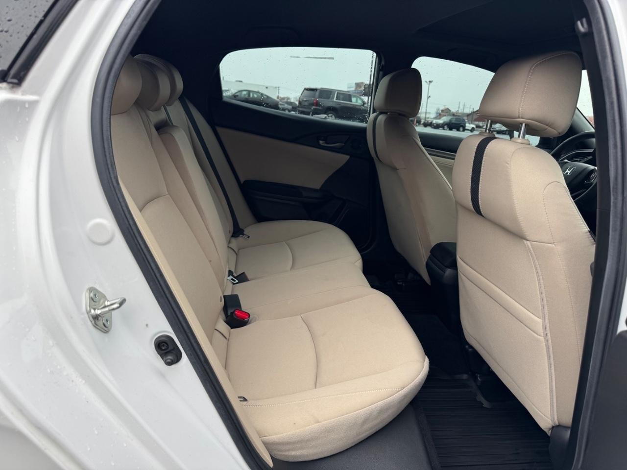 Honda Civic Hatchback Vehicle Full-screen Gallery Image 10