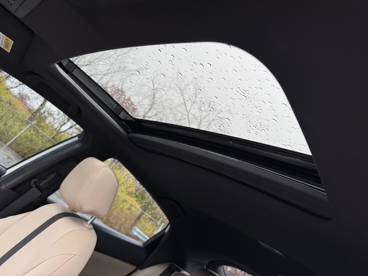 Honda Civic Hatchback Vehicle Full-screen Gallery Image 17