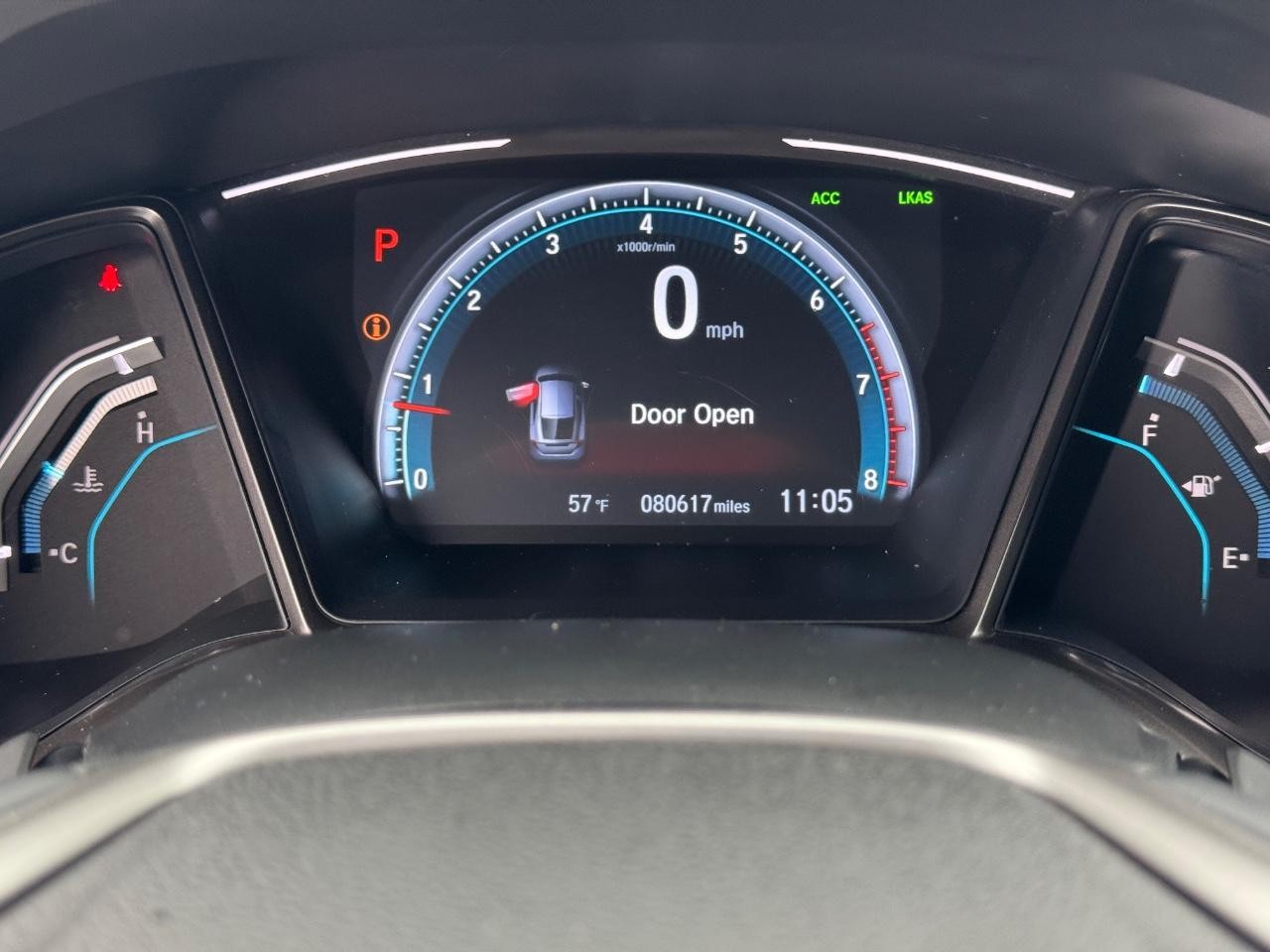 Honda Civic Hatchback Vehicle Full-screen Gallery Image 18