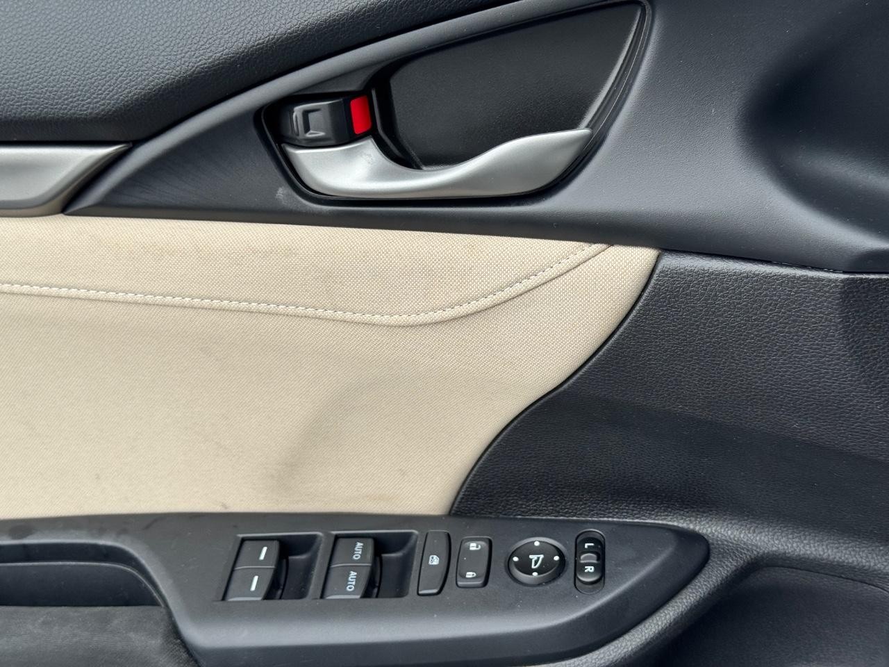 Honda Civic Hatchback Vehicle Full-screen Gallery Image 23