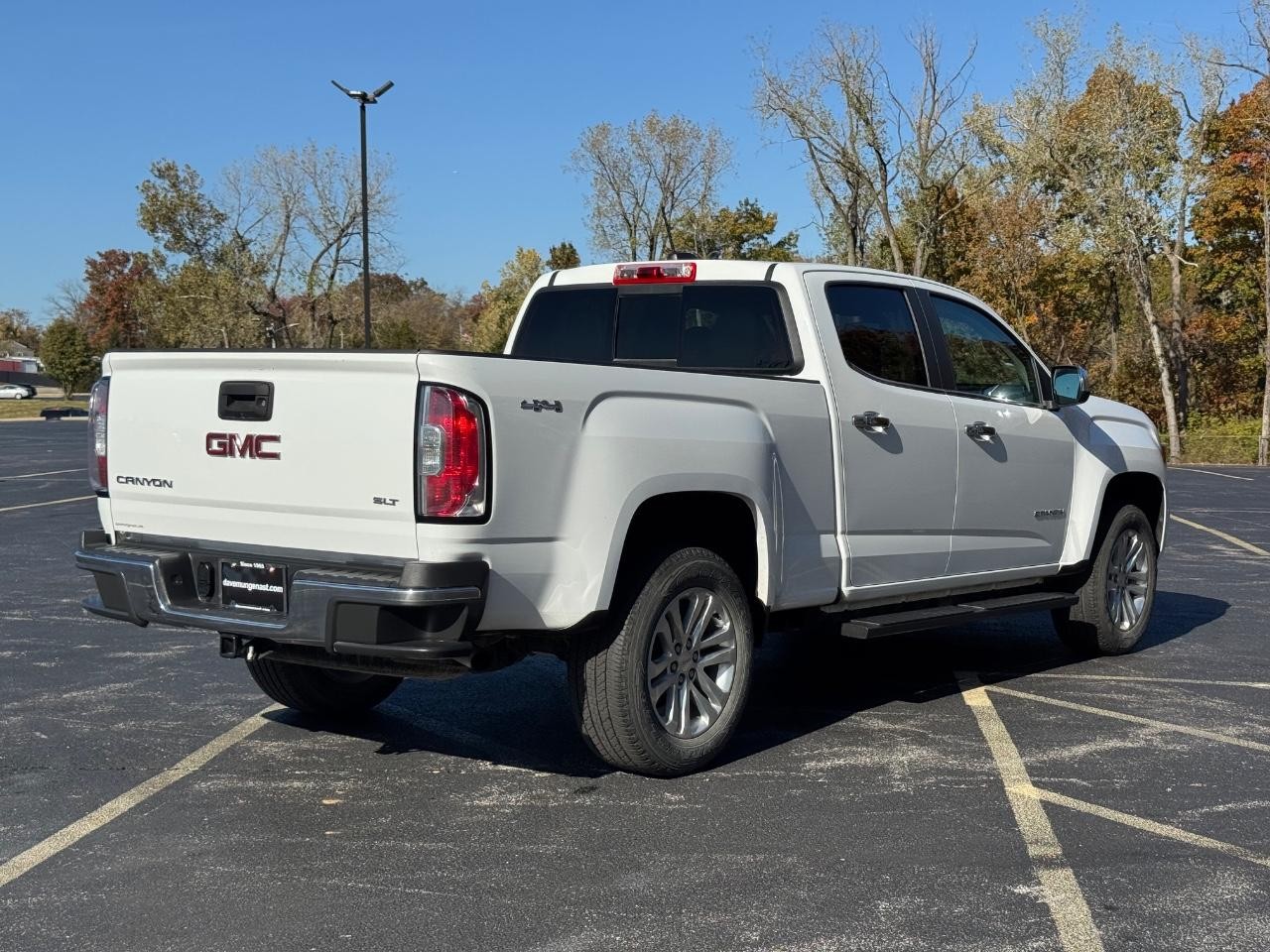 GMC Canyon Vehicle Full-screen Gallery Image 03