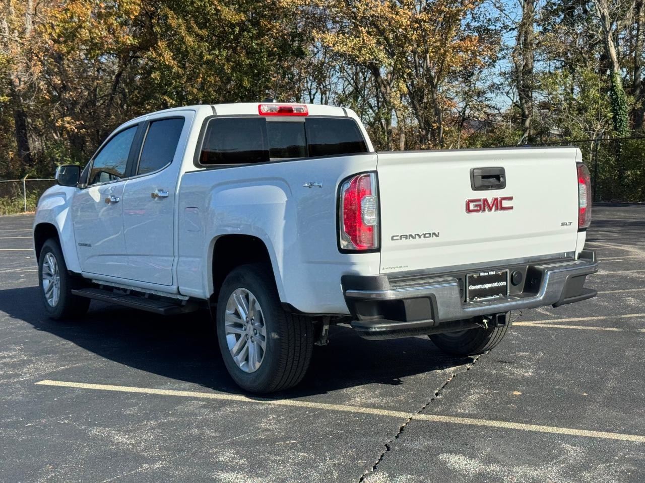 GMC Canyon Vehicle Full-screen Gallery Image 06