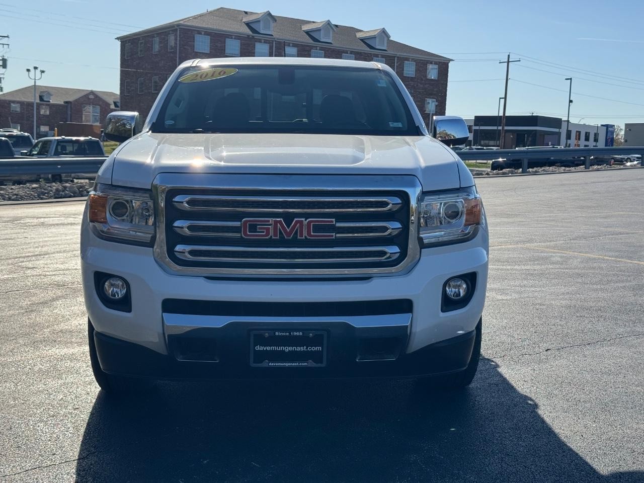 GMC Canyon Vehicle Full-screen Gallery Image 09