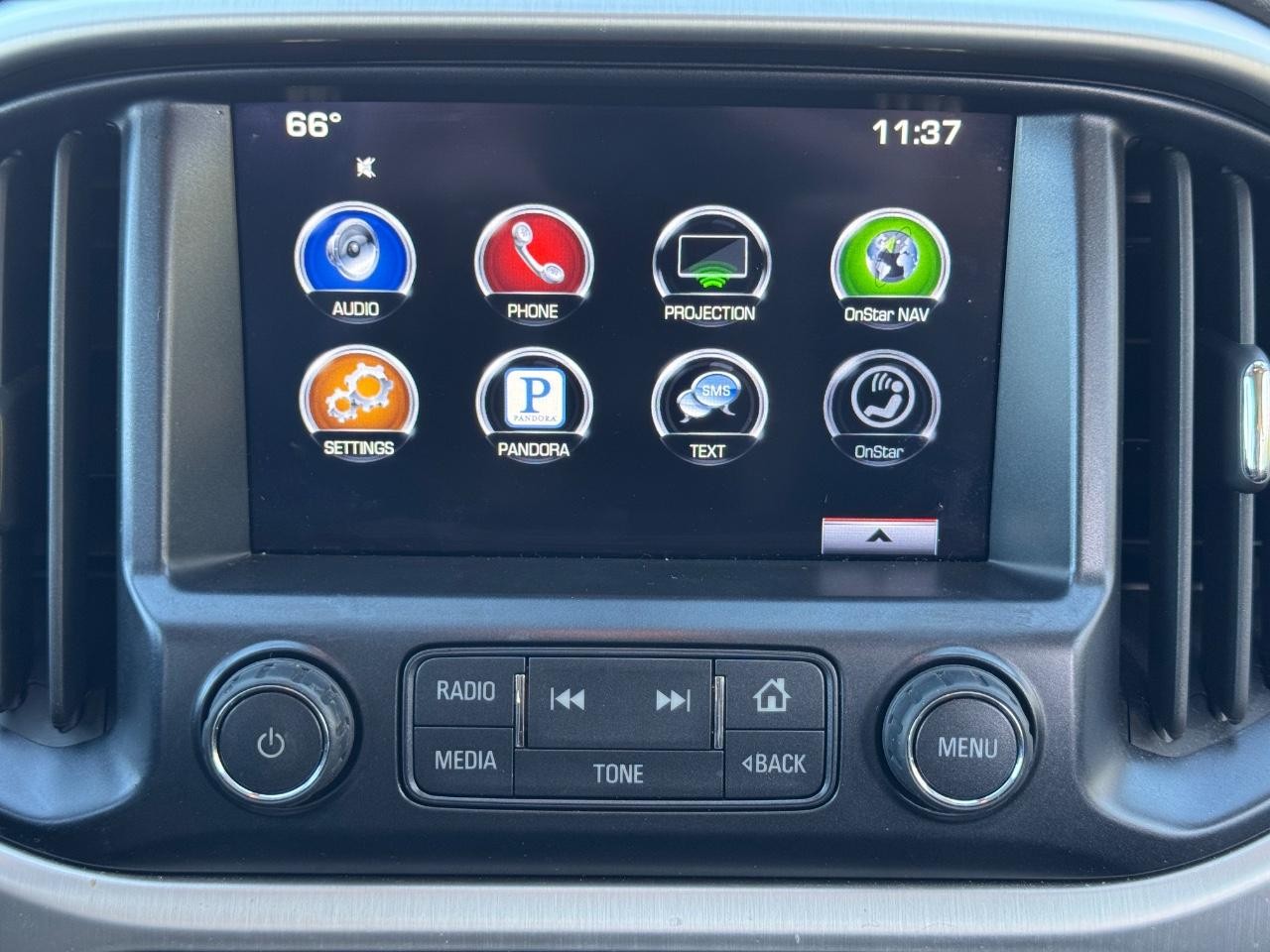 GMC Canyon Vehicle Full-screen Gallery Image 13