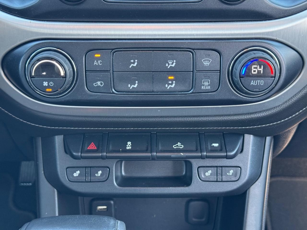 GMC Canyon Vehicle Full-screen Gallery Image 14