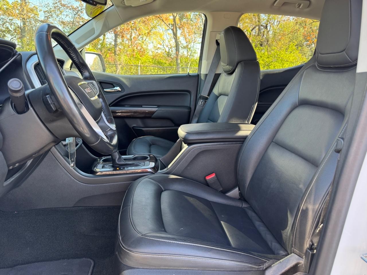 GMC Canyon Vehicle Full-screen Gallery Image 18