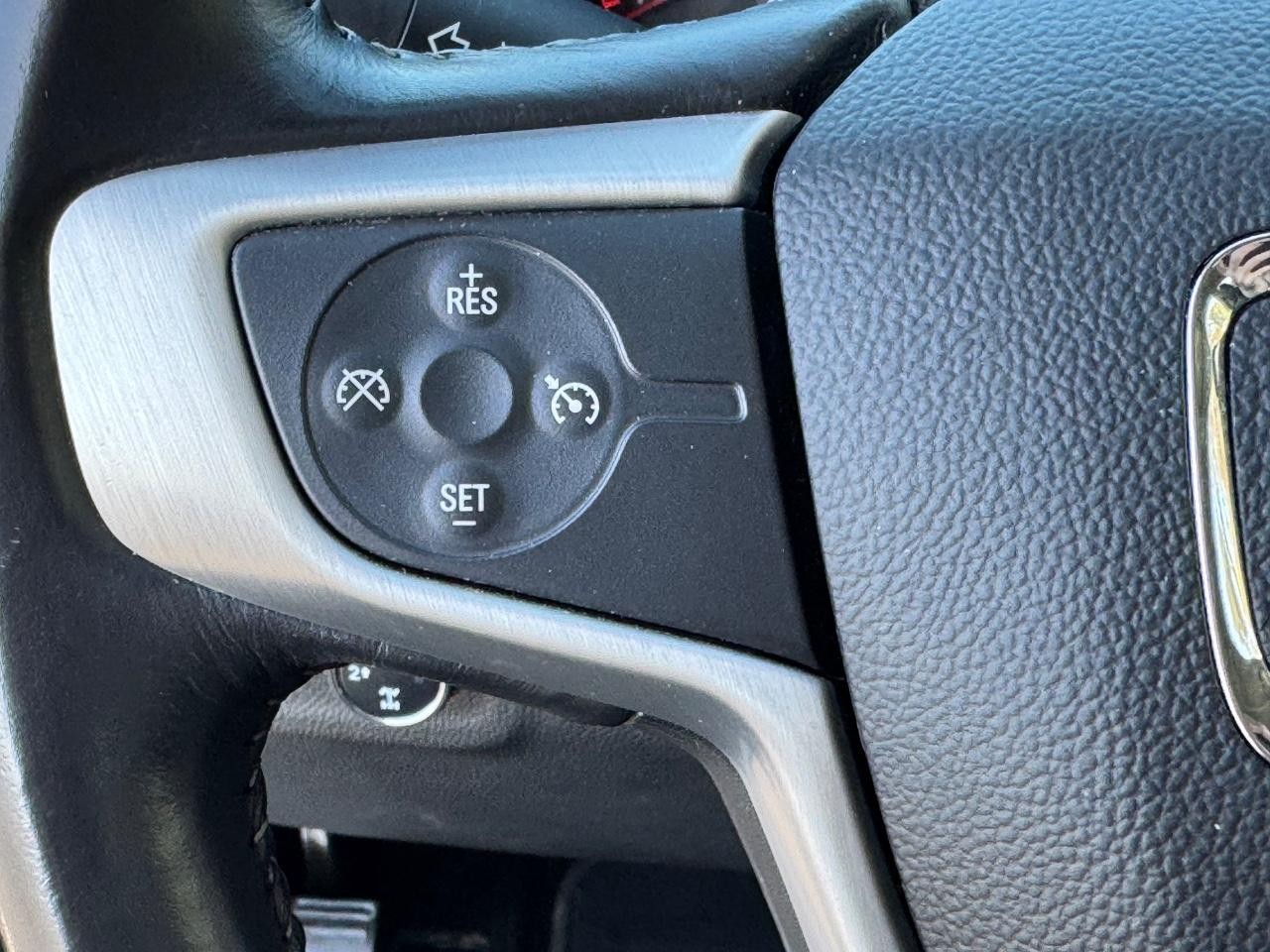 GMC Canyon Vehicle Full-screen Gallery Image 20