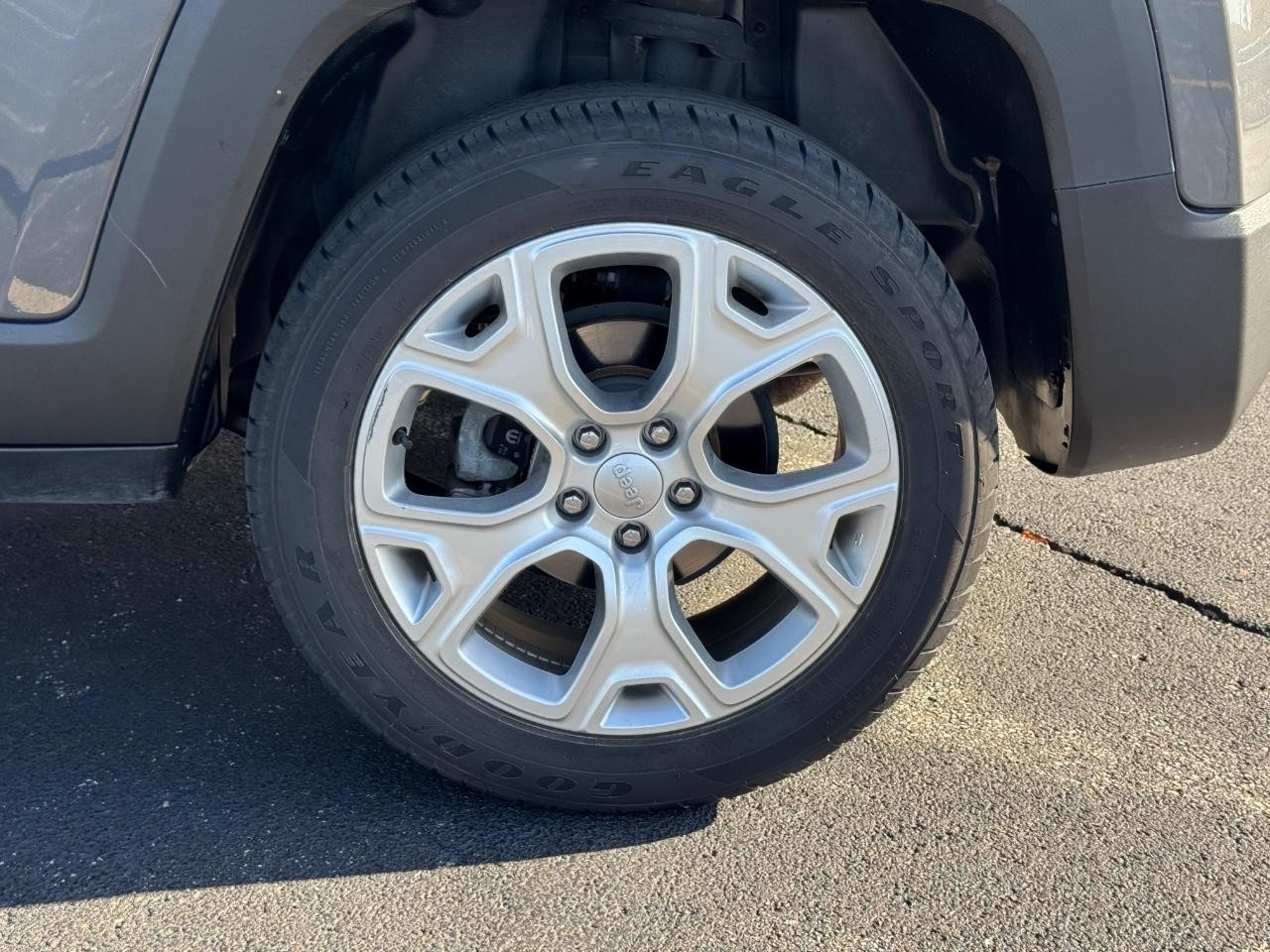 Jeep Renegade Vehicle Full-screen Gallery Image 07