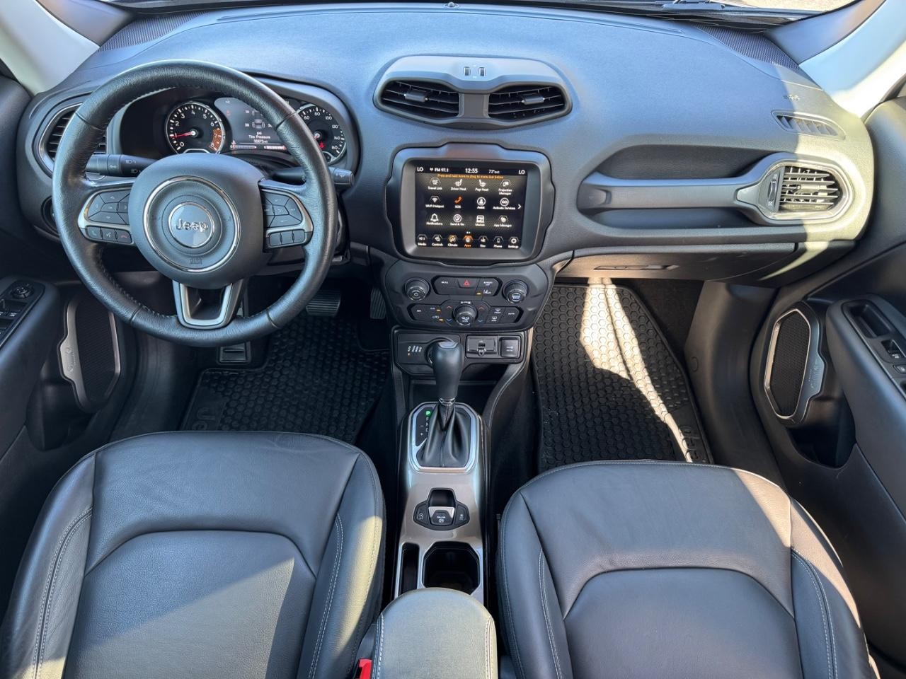 Jeep Renegade Vehicle Full-screen Gallery Image 11