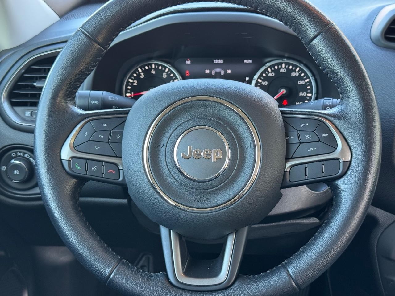 Jeep Renegade Vehicle Full-screen Gallery Image 12