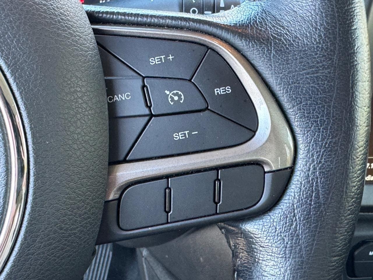 Jeep Renegade Vehicle Full-screen Gallery Image 19