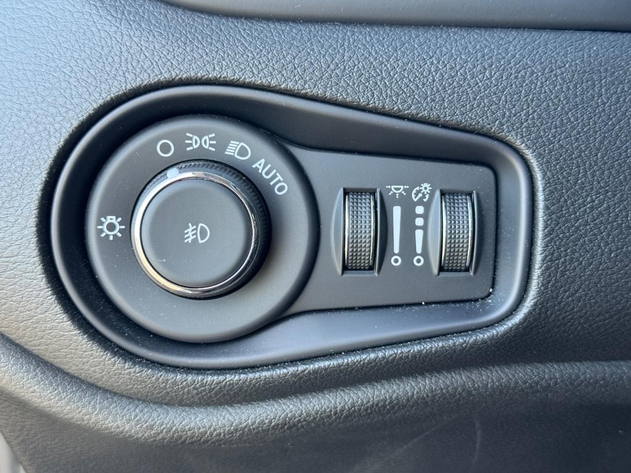 Jeep Renegade Vehicle Full-screen Gallery Image 20