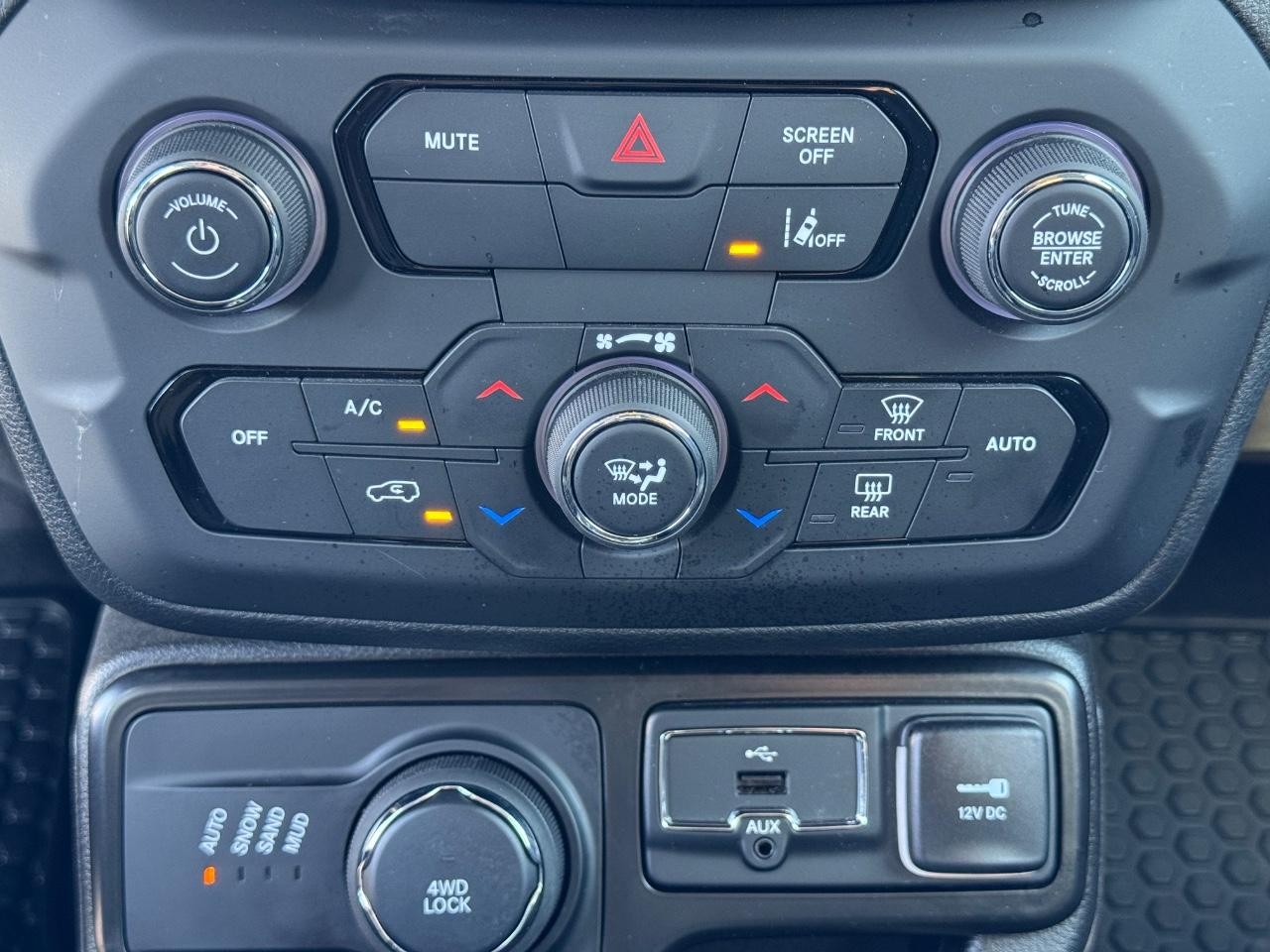 Jeep Renegade Vehicle Full-screen Gallery Image 22