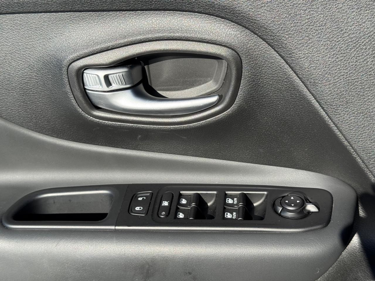 Jeep Renegade Vehicle Full-screen Gallery Image 24