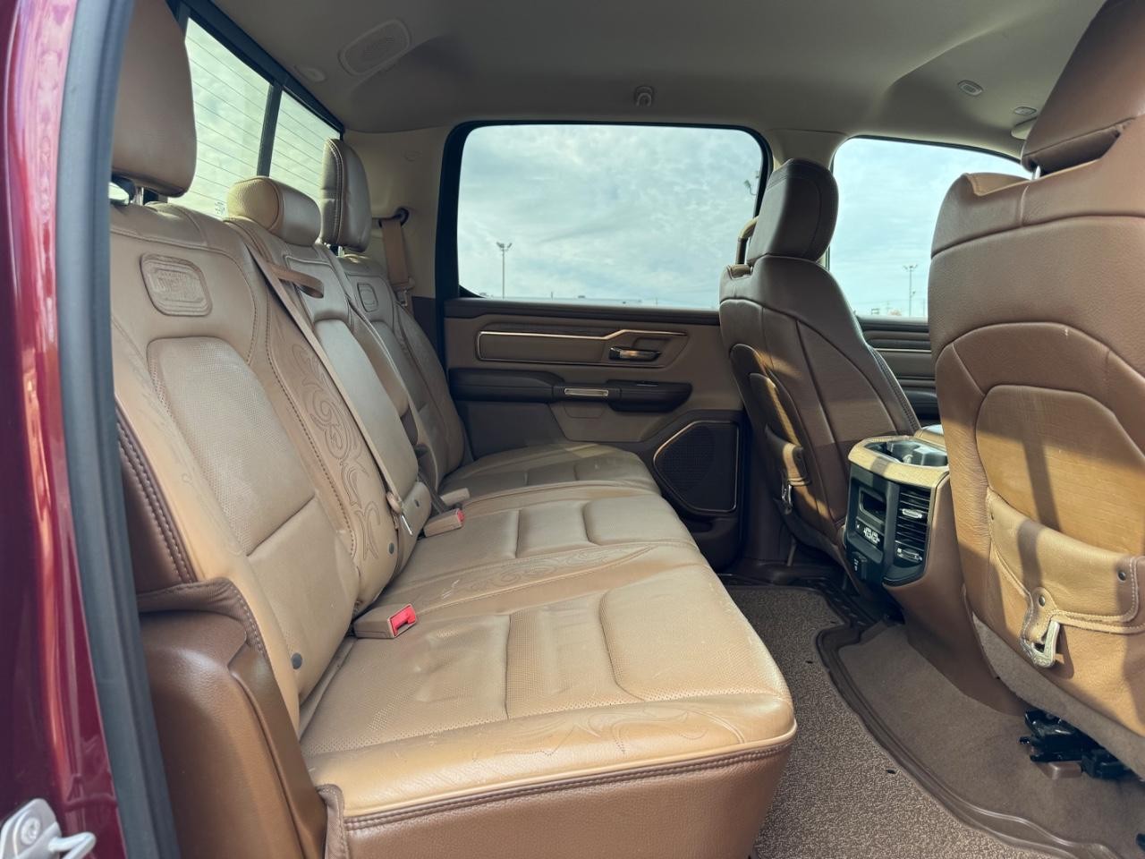 Ram 1500 Vehicle Full-screen Gallery Image 10