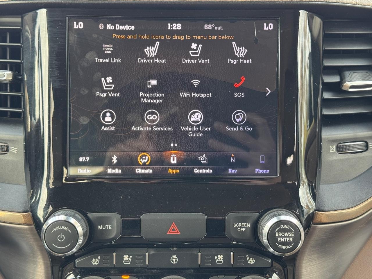 Ram 1500 Vehicle Full-screen Gallery Image 13