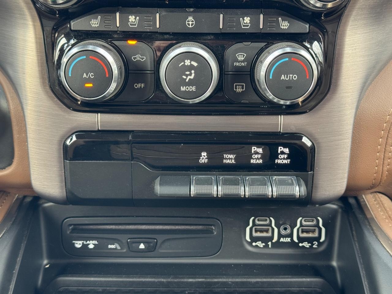 Ram 1500 Vehicle Full-screen Gallery Image 14