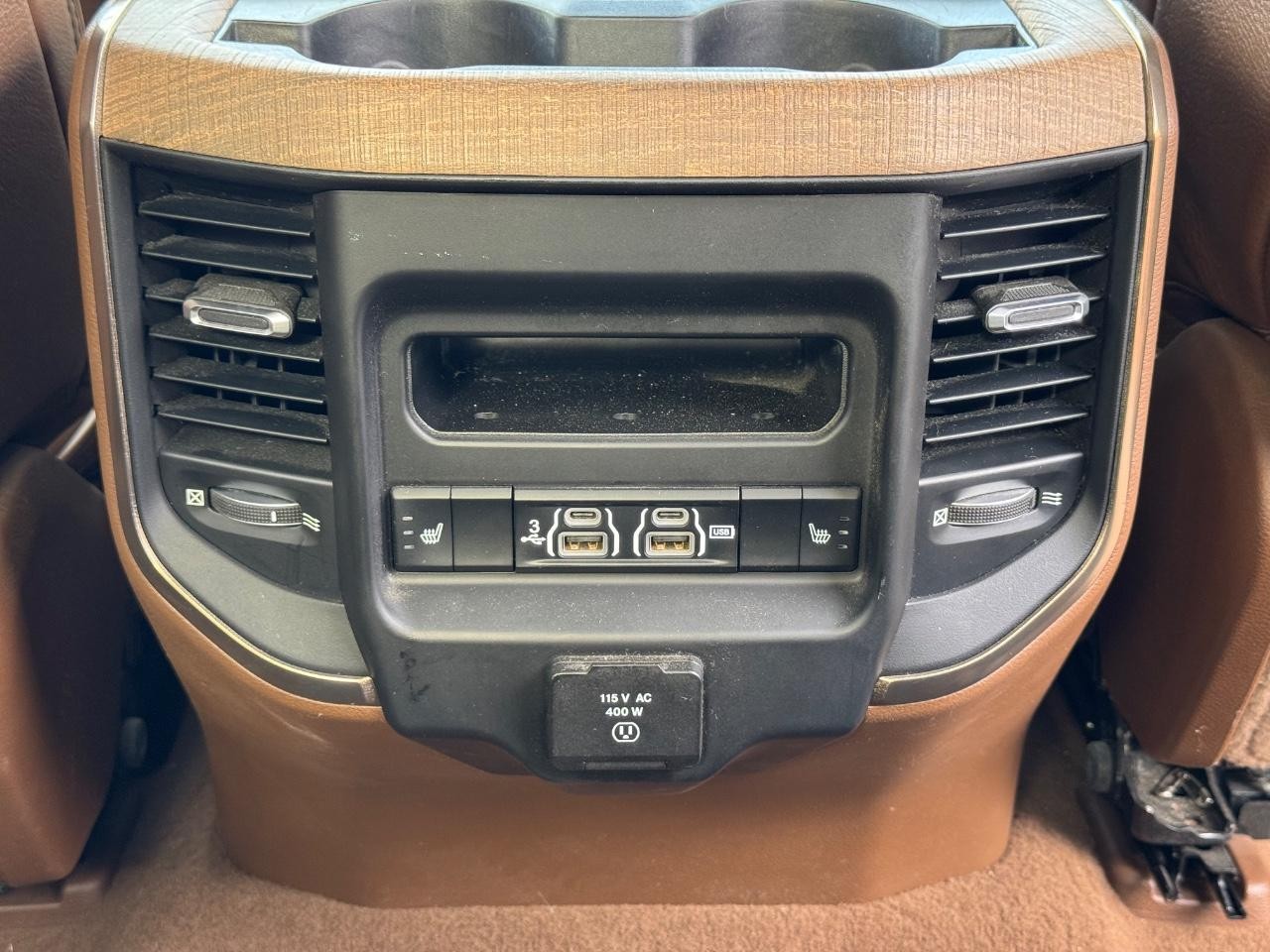 Ram 1500 Vehicle Full-screen Gallery Image 16