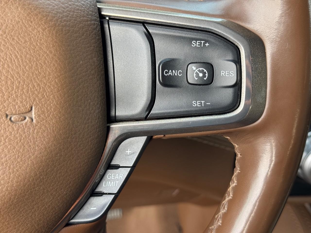 Ram 1500 Vehicle Full-screen Gallery Image 21