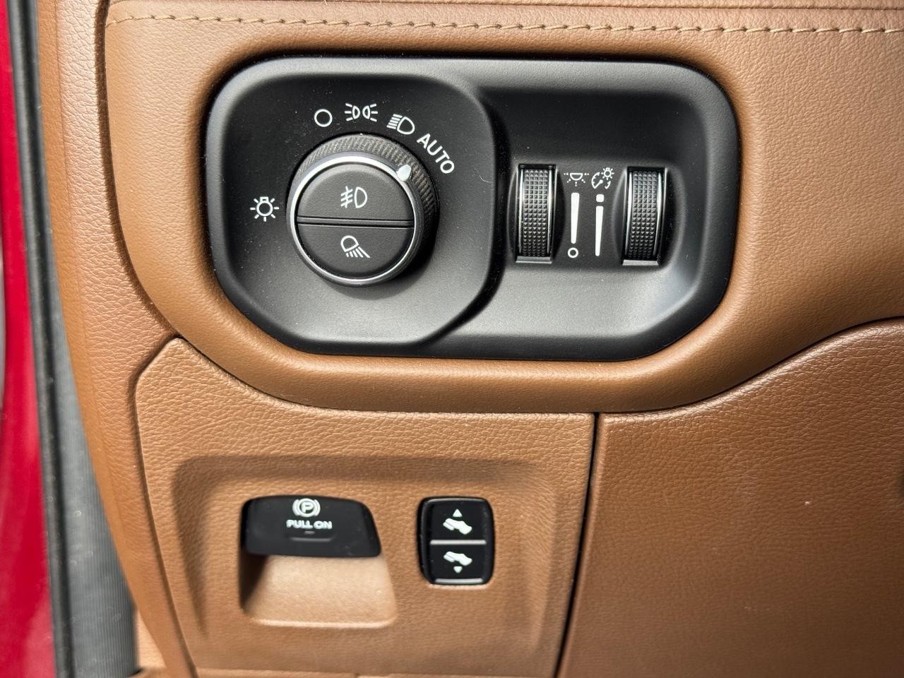 Ram 1500 Vehicle Full-screen Gallery Image 22