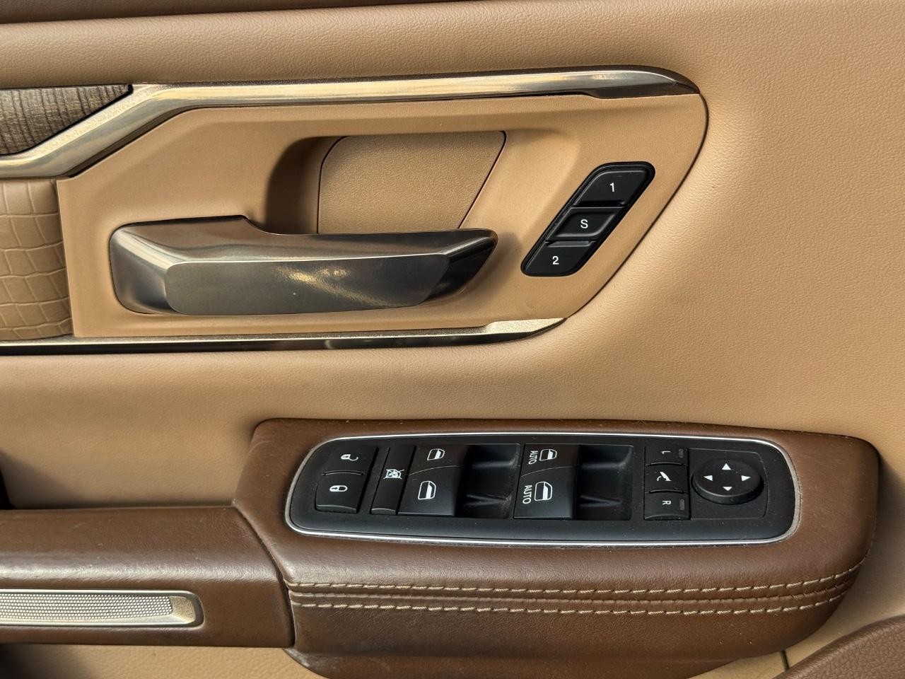 Ram 1500 Vehicle Full-screen Gallery Image 25