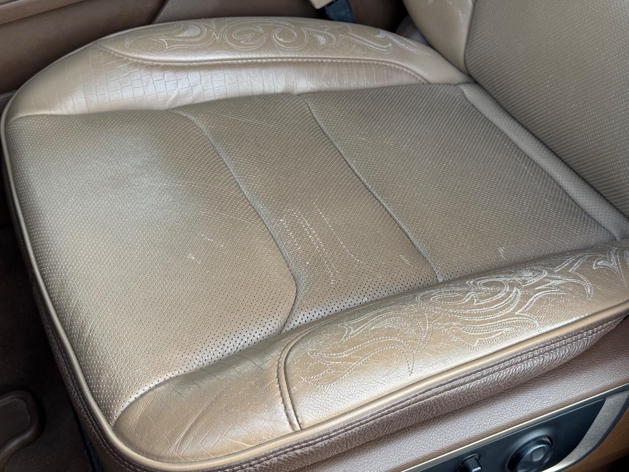 Ram 1500 Vehicle Full-screen Gallery Image 26