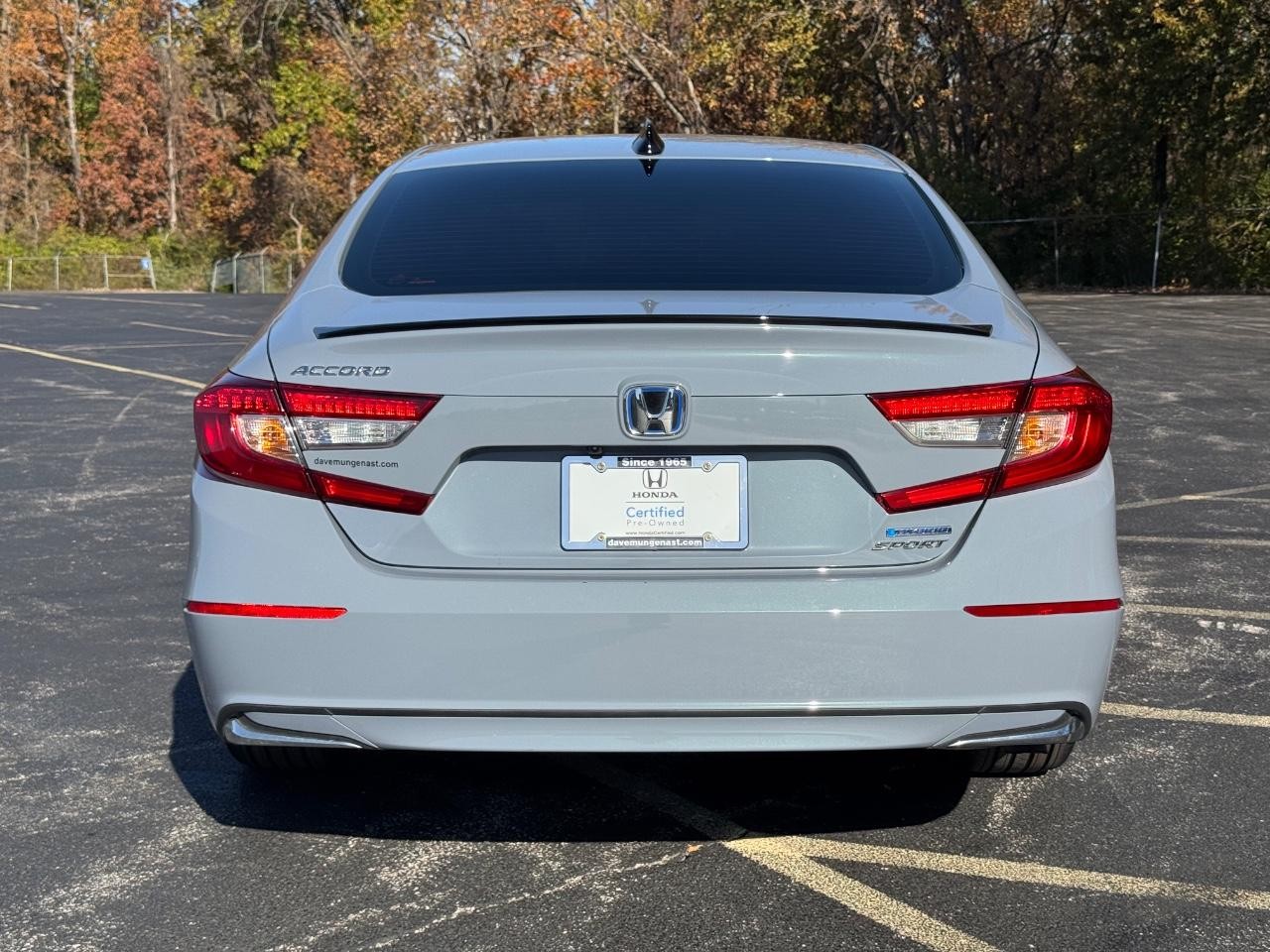 Honda Accord Hybrid Vehicle Full-screen Gallery Image 05