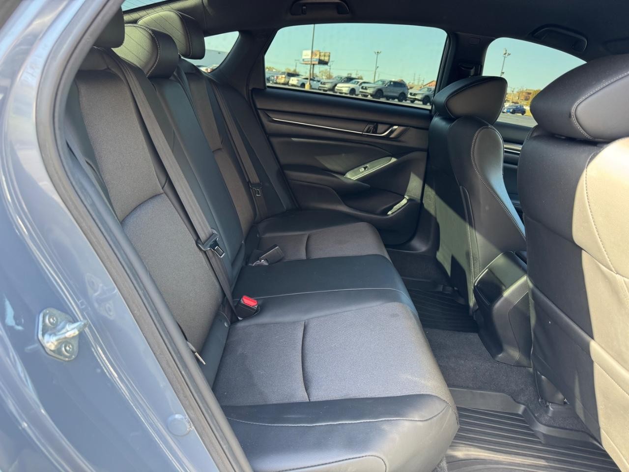 Honda Accord Hybrid Vehicle Full-screen Gallery Image 10