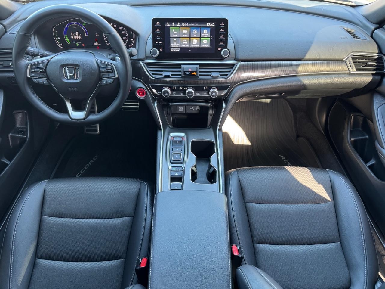 Honda Accord Hybrid Vehicle Full-screen Gallery Image 11