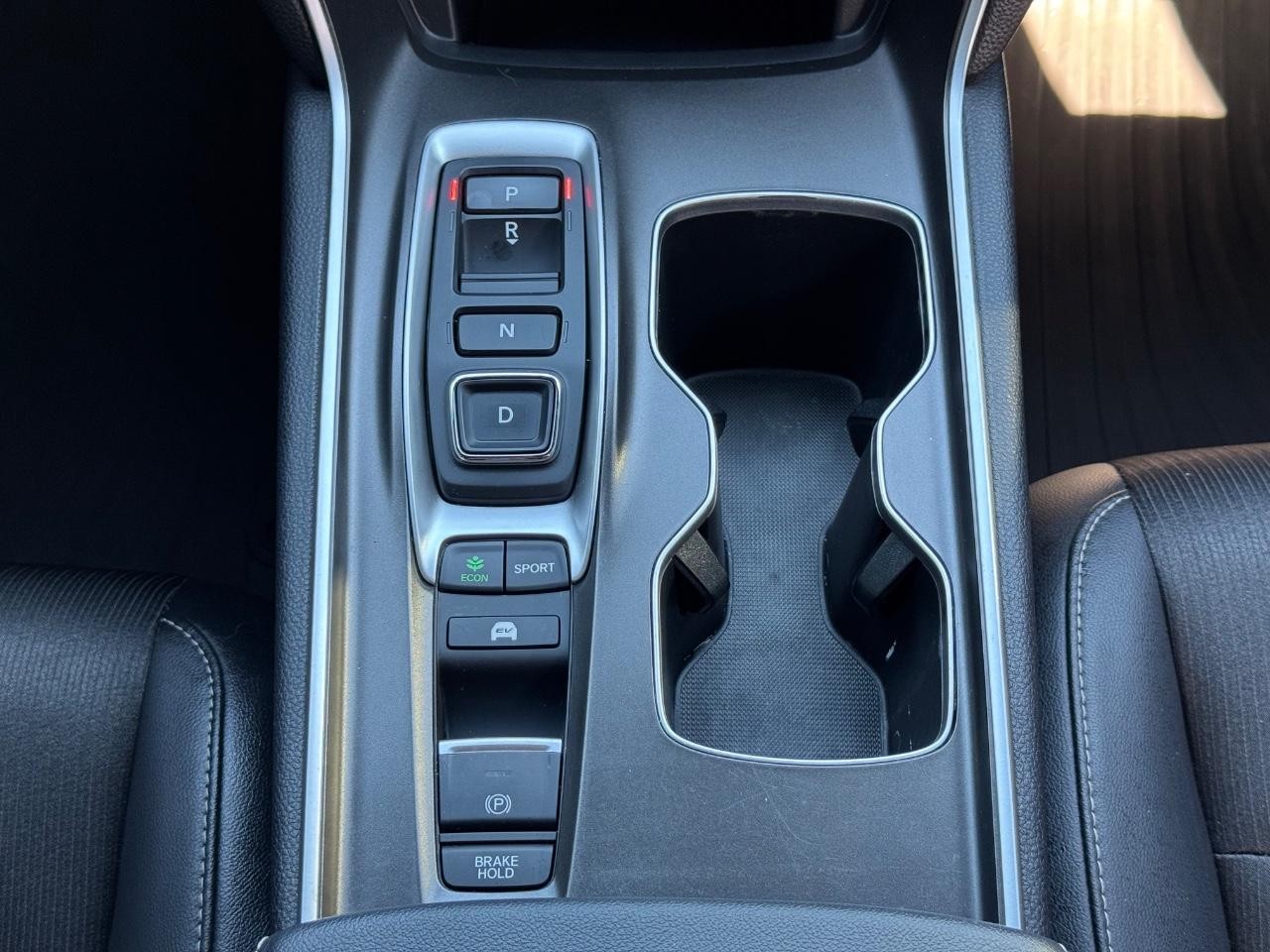 Honda Accord Hybrid Vehicle Full-screen Gallery Image 15